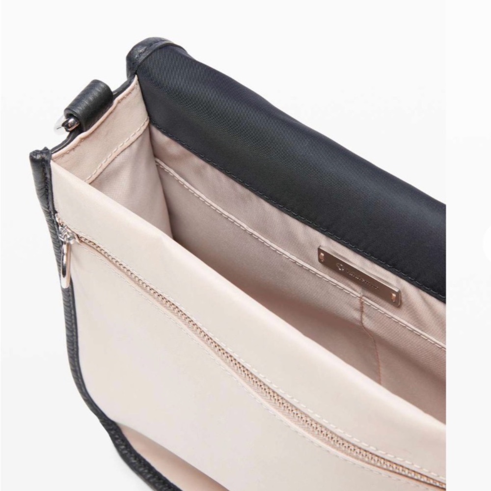 Lululemon Now and Always Crossbody 5L - Picture 3 of 12